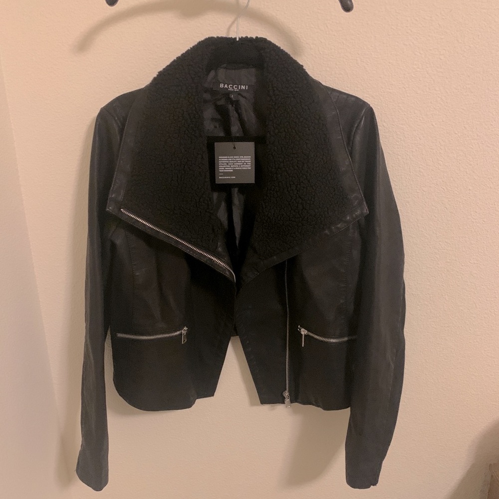 NWT Faux Vegan Leather Cropped 70’s Style Black Moto Jacket Size L